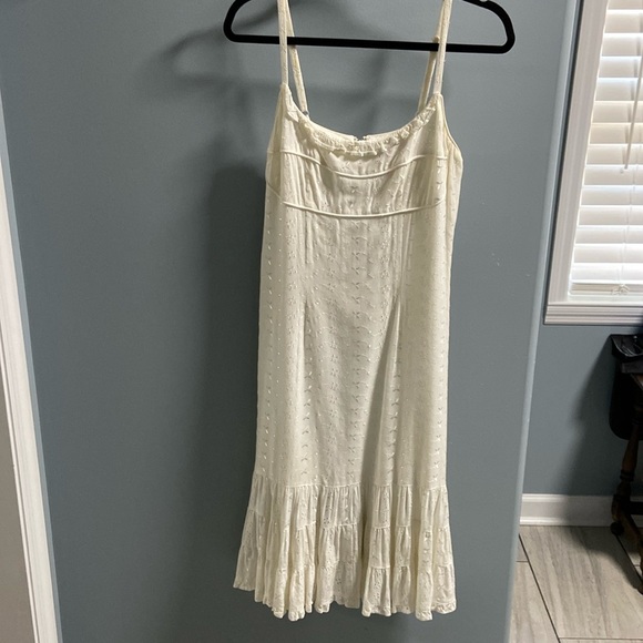 Fun, swingy eyelet dress! So flattering!! - Picture 1 of 4